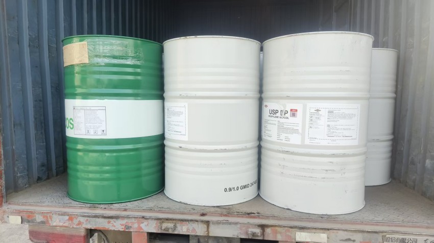 食品級(jí)白油和食品級(jí)丙二醇發(fā)貨.jpg 食品級(jí)白油和食品級(jí)丙二醇發(fā)貨.jpg